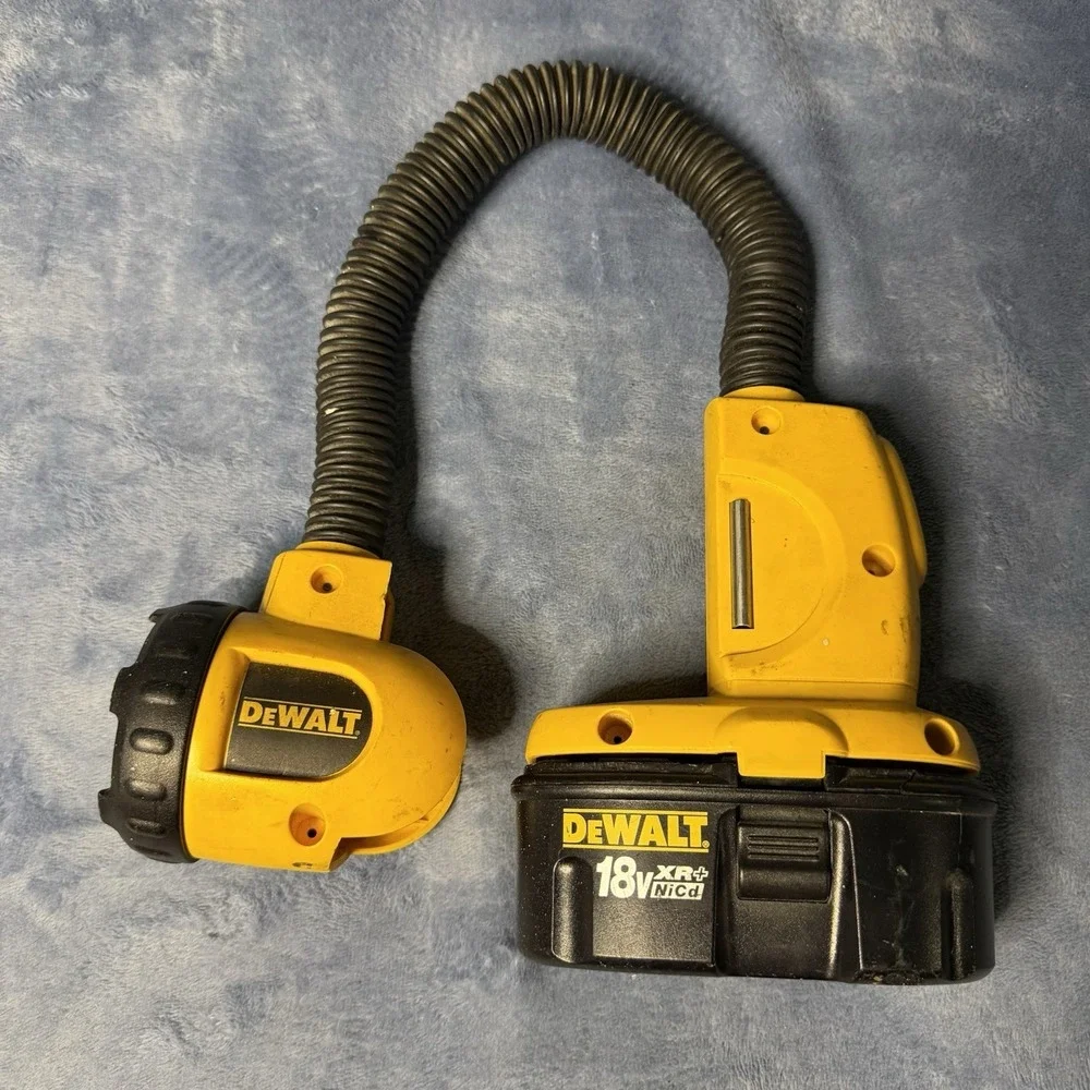 DEWALT DW919 18V Adjustable Neck Flash Light With Battery 18v Xr +nicd
